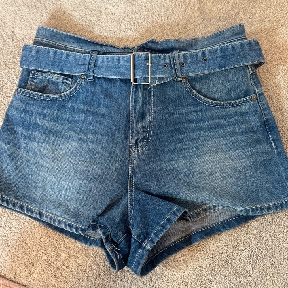 Women’s Jean Shorts w/ Belt